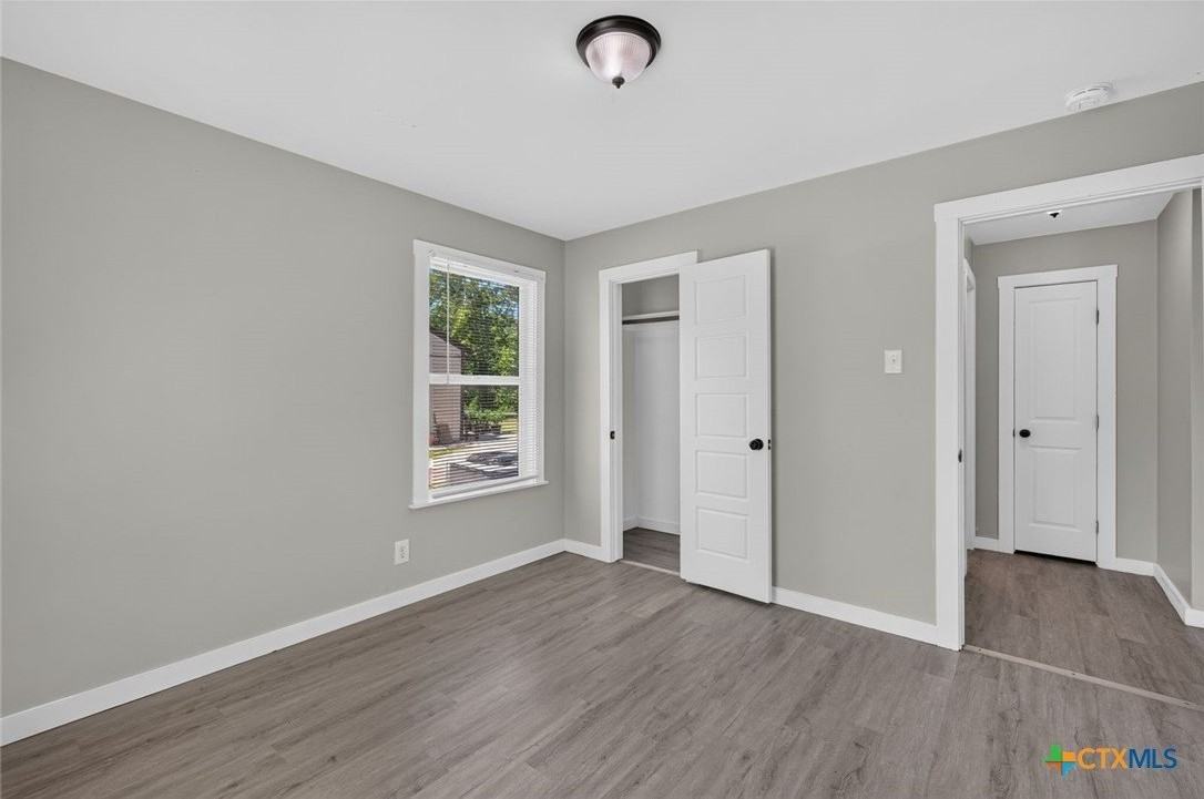 921 Stetson Ave - Photo 6 of 18