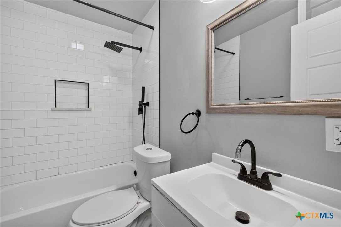 921 Stetson Ave - Photo 7 of 18