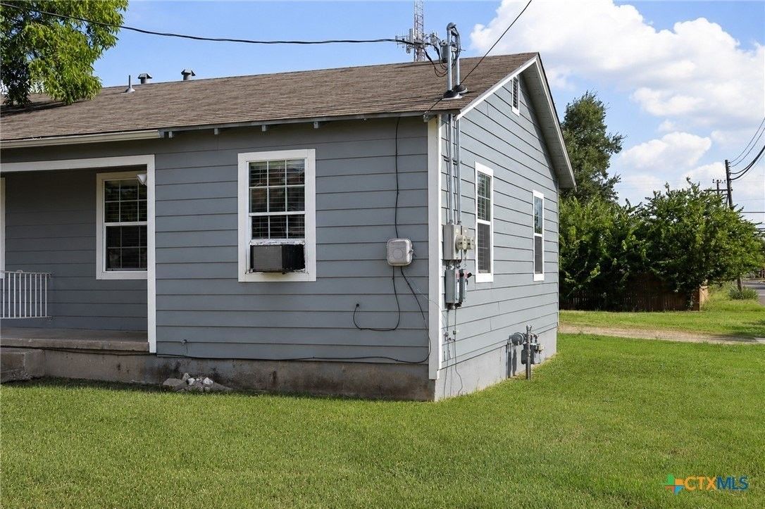 122 W Avenue A - Photo 3 of 15