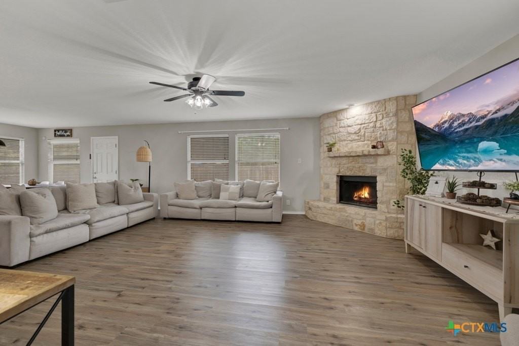2410 Fayette Dr - Photo 4 of 24