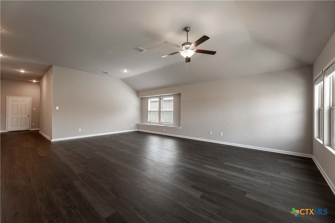 1120 Eagle Xing - Photo 4 of 24