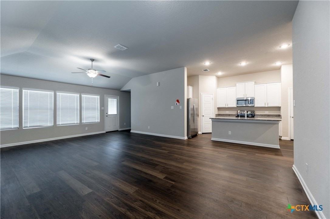 1120 Eagle Xing - Photo 5 of 24