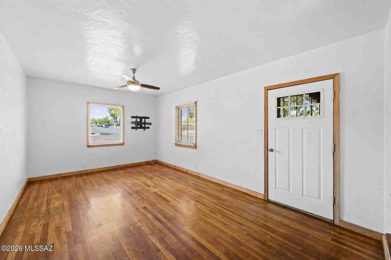 1202 N Tucson Blvd - Photo 2 of 32