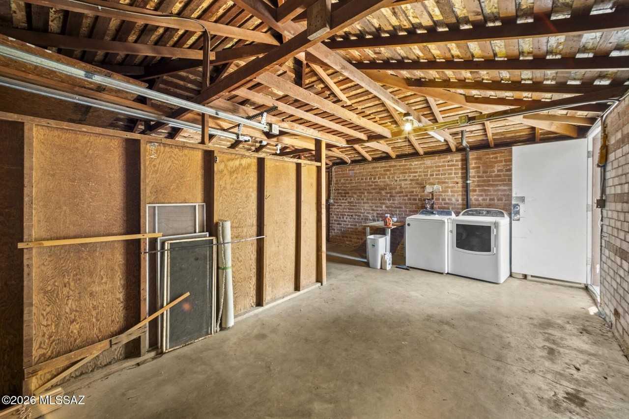 1202 N Tucson Blvd - Photo 5 of 32
