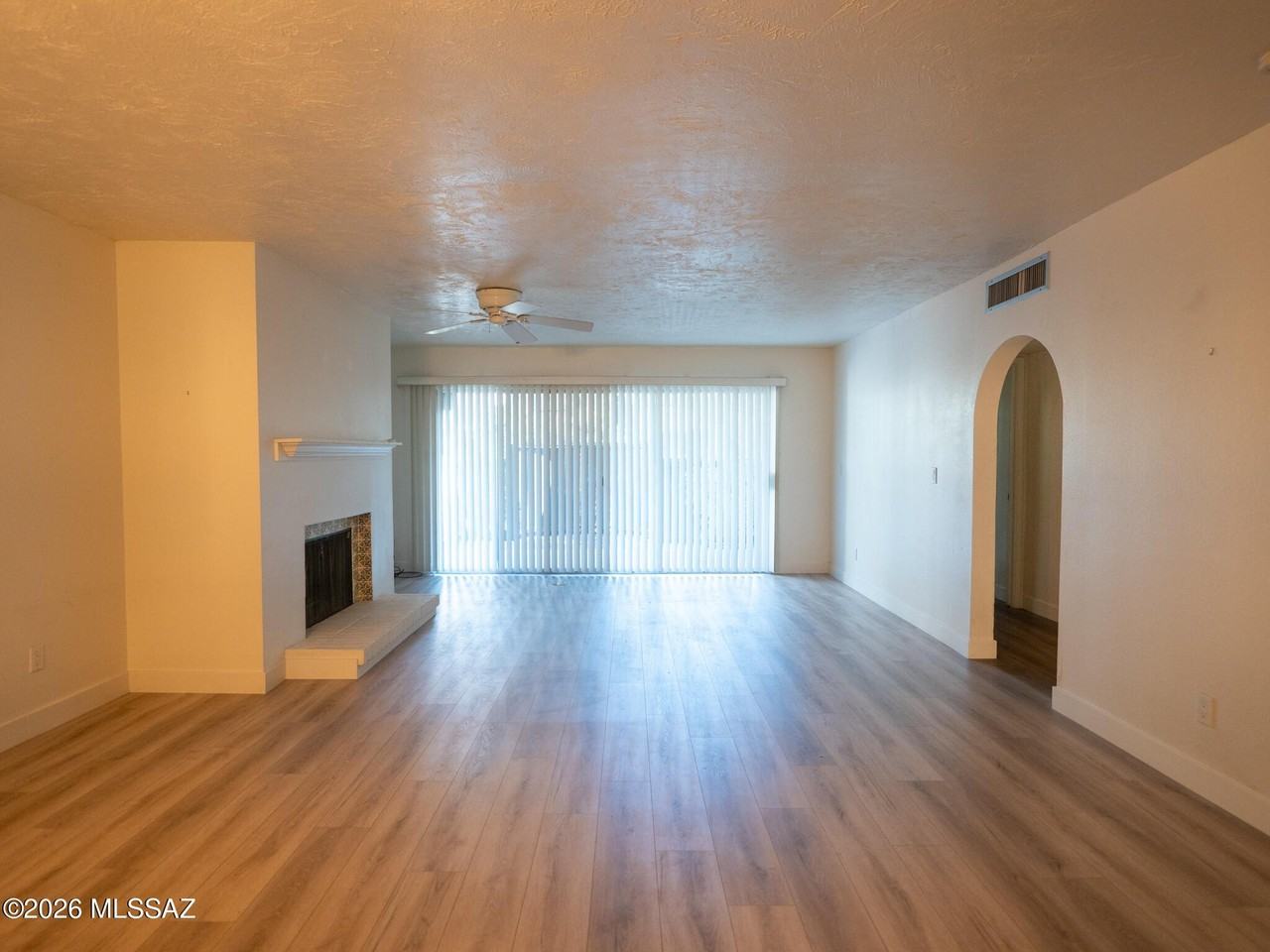 558 N Dodge Blvd - Photo 5 of 23