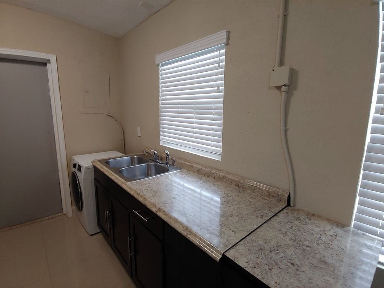 2351 Keith St - Photo 4 of 11