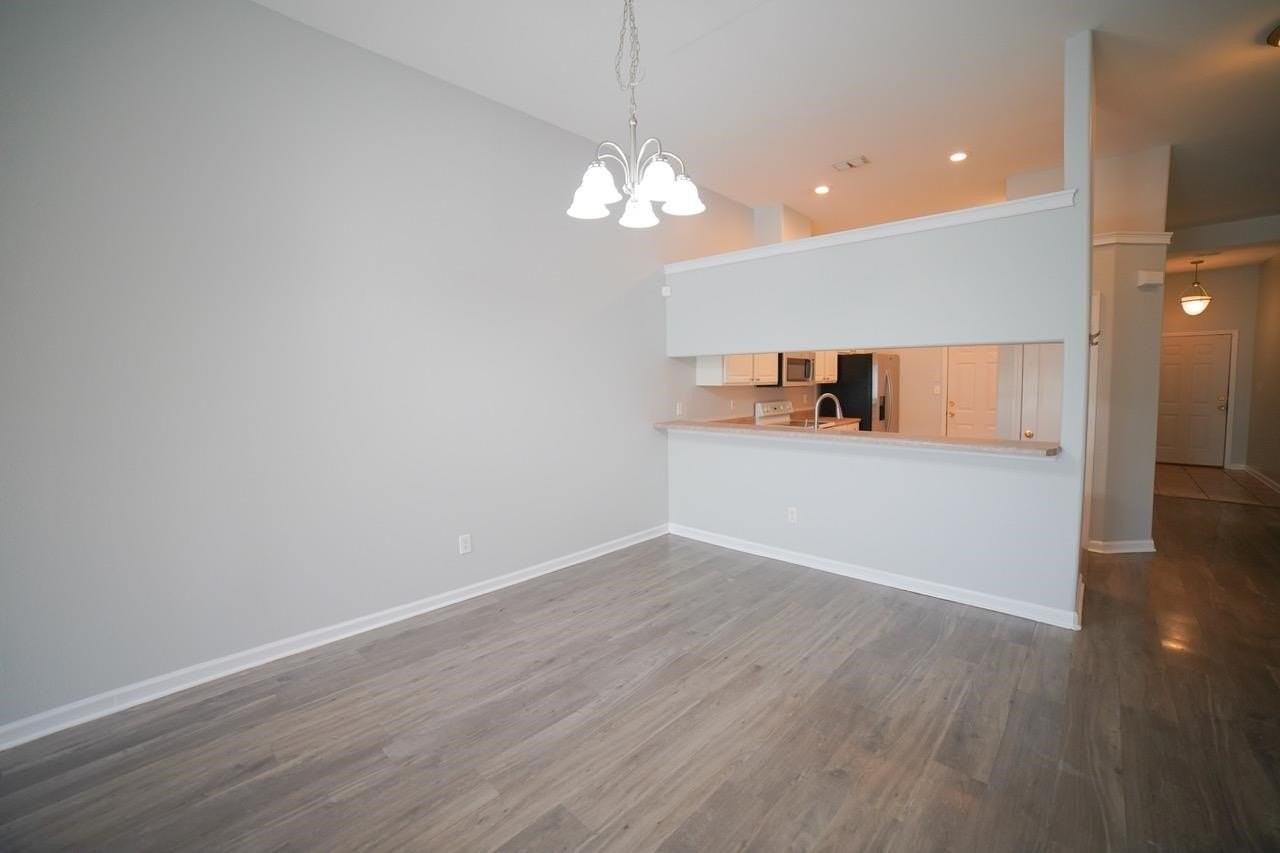 1060 Kingdom Dr - Photo 3 of 23