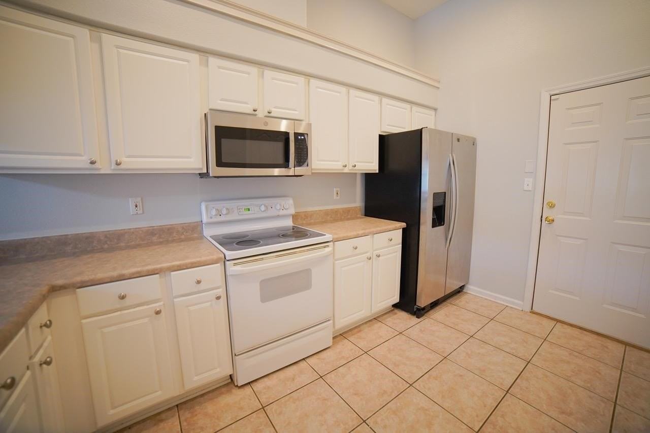 1060 Kingdom Dr - Photo 4 of 23