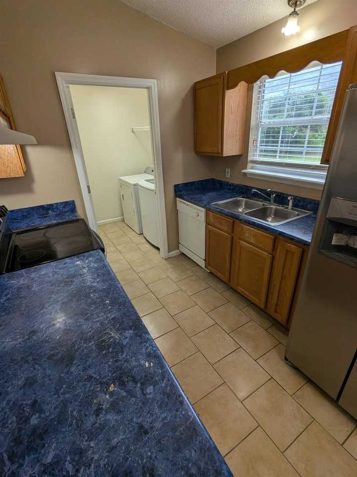 3100 Dunkeld Ct - Photo 4 of 19