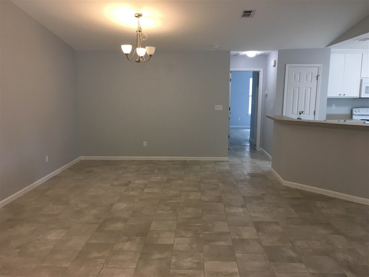 1599 Payne St - Photo 2 of 10