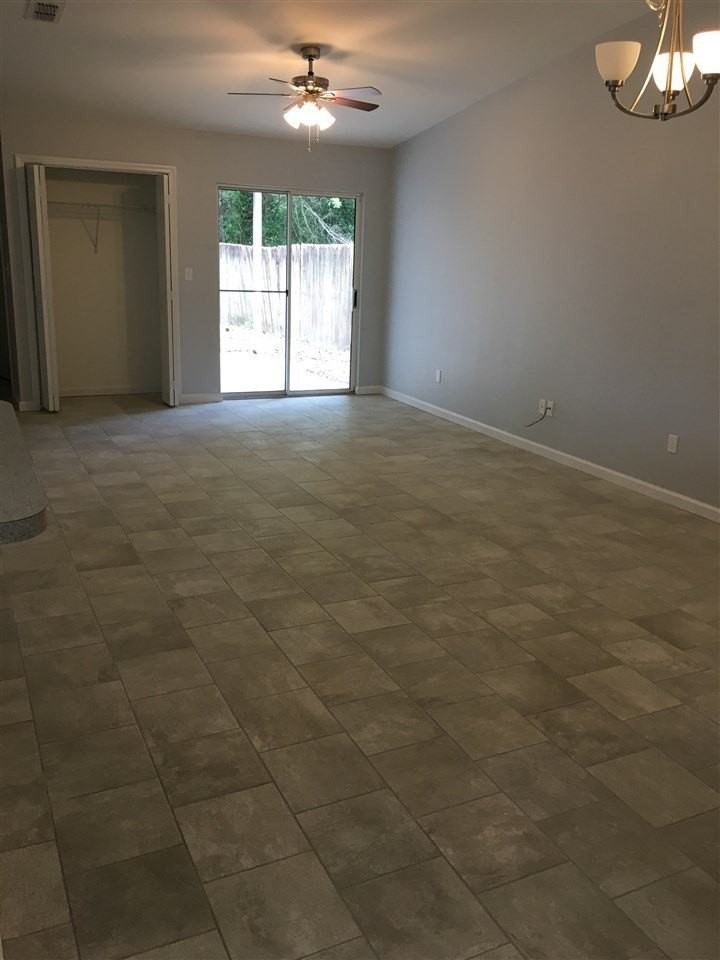 1599 Payne St - Photo 3 of 10