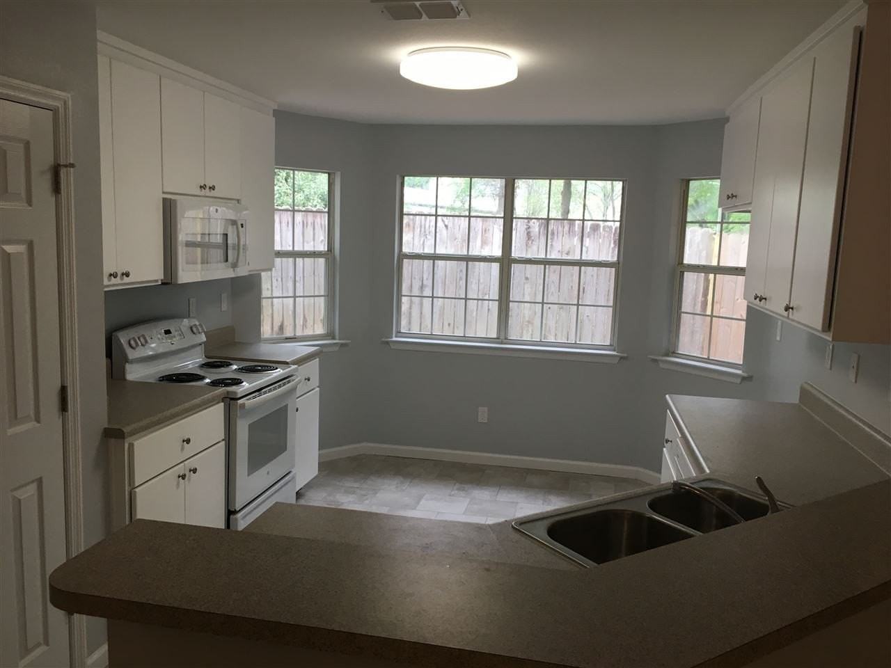 1599 Payne St - Photo 5 of 10