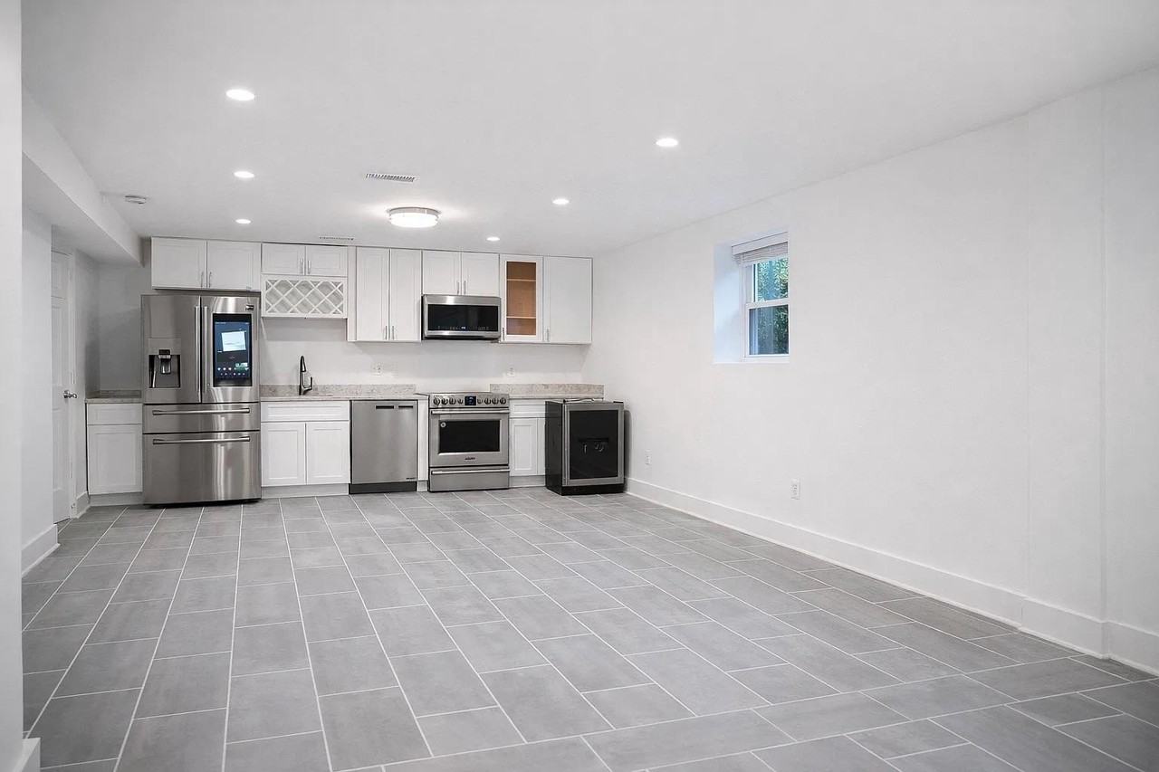 1633 Kalmia Rd Nw - Photo 3 of 14