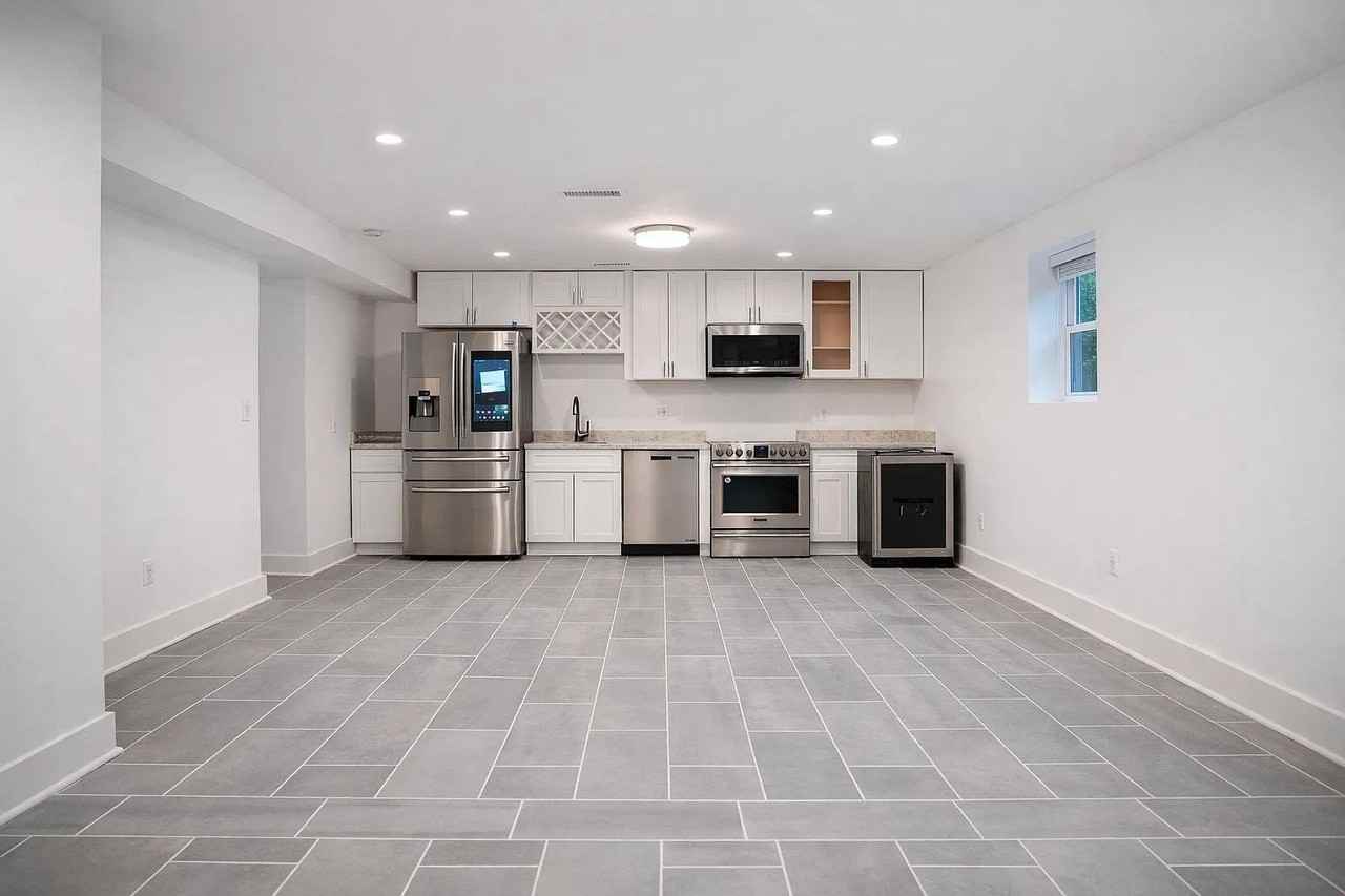 1633 Kalmia Rd Nw - Photo 5 of 14