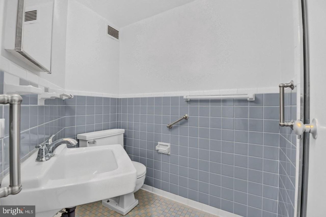 4200 Cathedral Ave Nw #312A - Photo 6 of 13