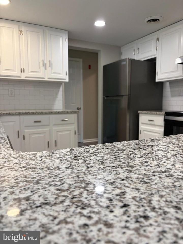3176 Forrest Ave - Photo 3 of 16