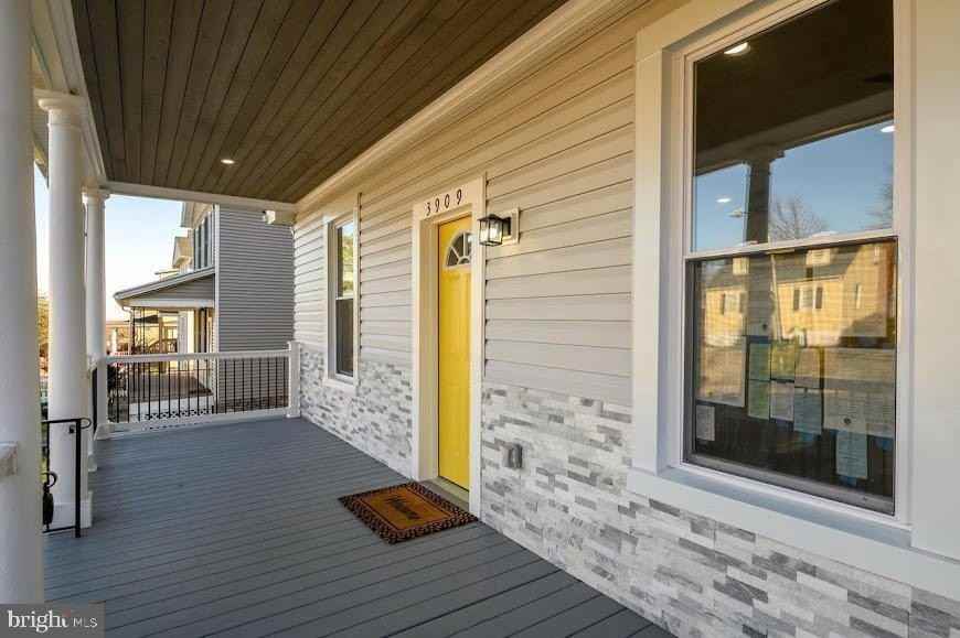 3909 Fleetwood Ave - Photo 3 of 20