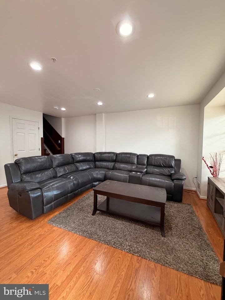 5707 Duke Ct - Photo 3 of 35