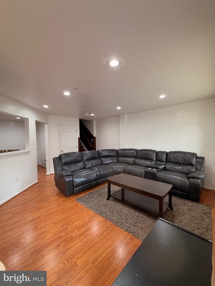 5707 Duke Ct - Photo 4 of 35