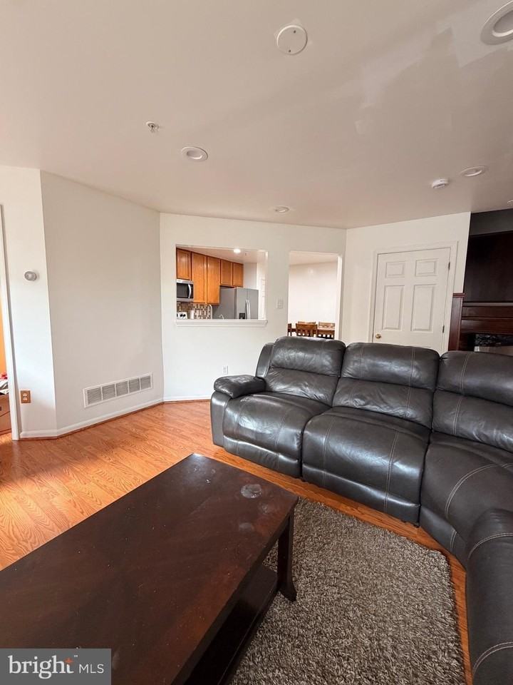 5707 Duke Ct - Photo 5 of 35
