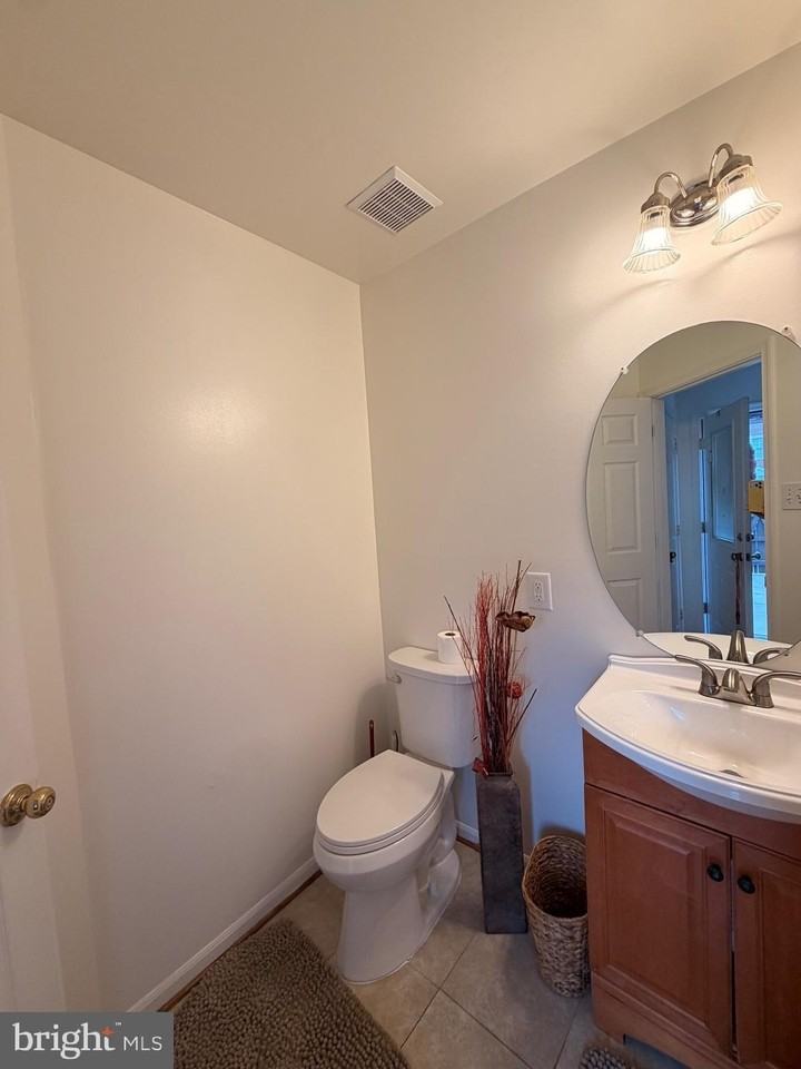 5707 Duke Ct - Photo 5 of 37
