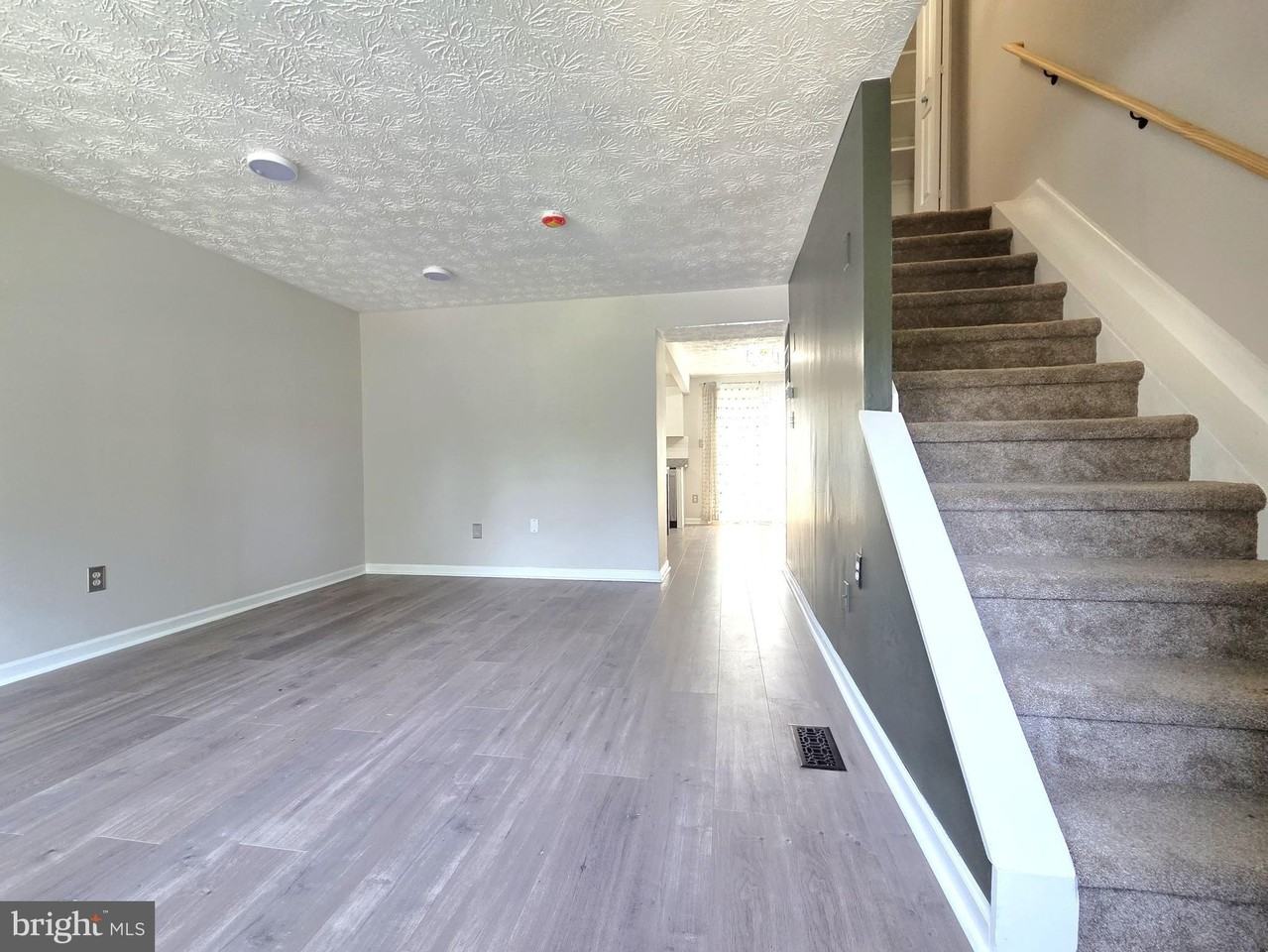 945 Redfield Rd - Photo 4 of 23