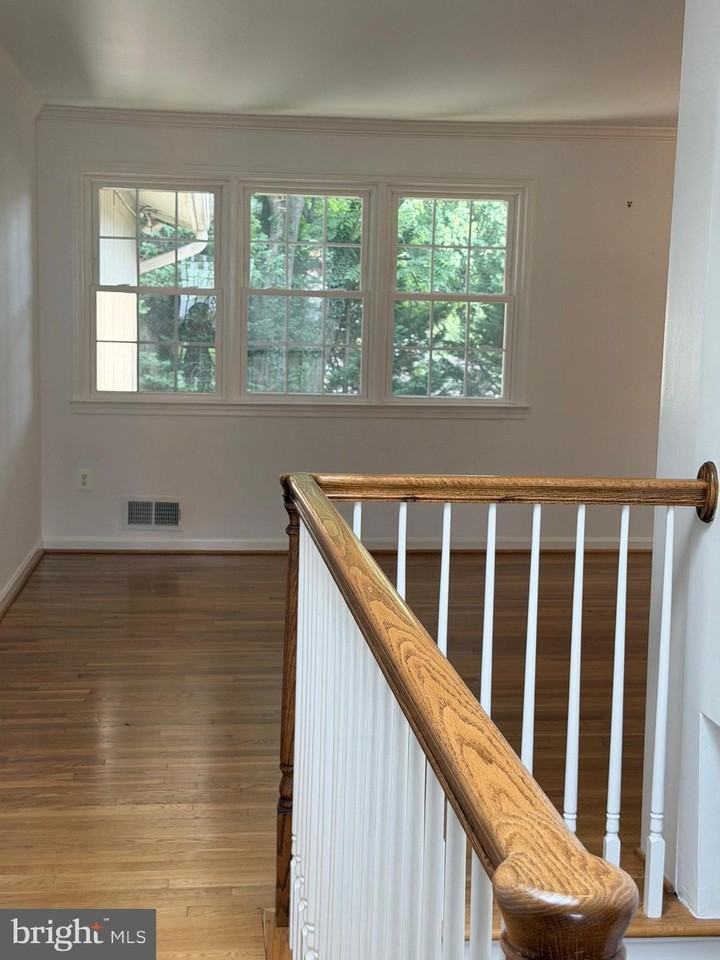 1329 Gresham Rd - Photo 7 of 50