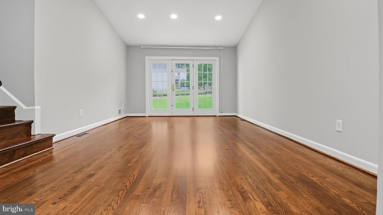 11419 Lund Pl - Photo 2 of 31