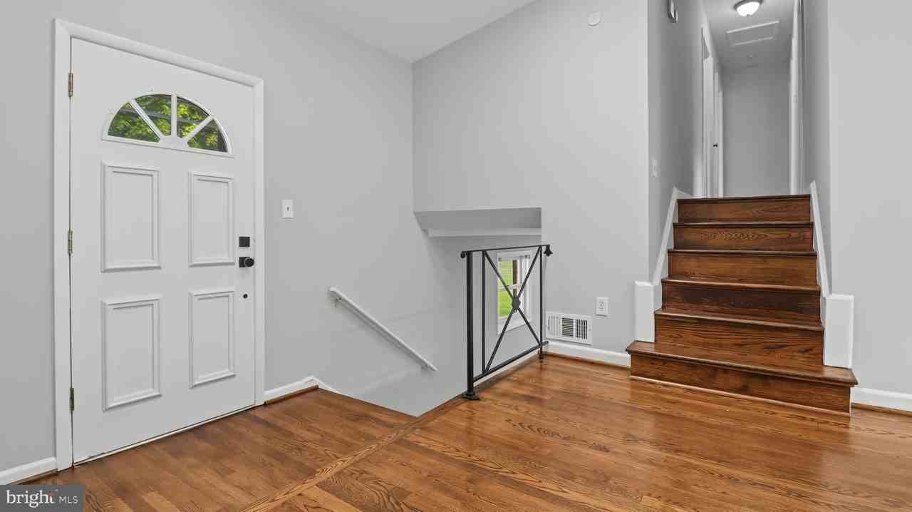 11419 Lund Pl - Photo 4 of 31