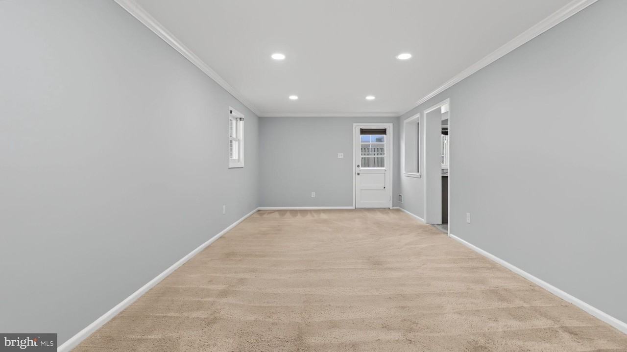 11419 Lund Pl - Photo 5 of 31
