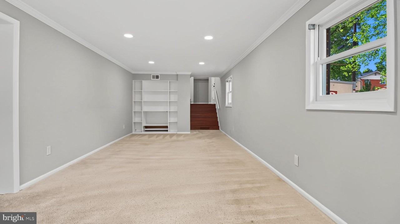 11419 Lund Pl - Photo 7 of 31