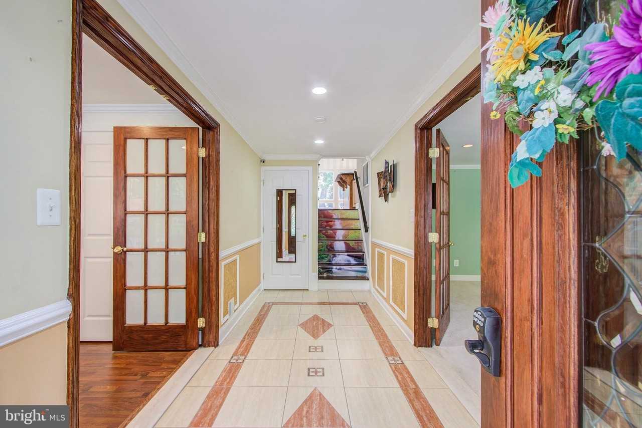 9203 Cedarcrest Dr - Photo 4 of 50