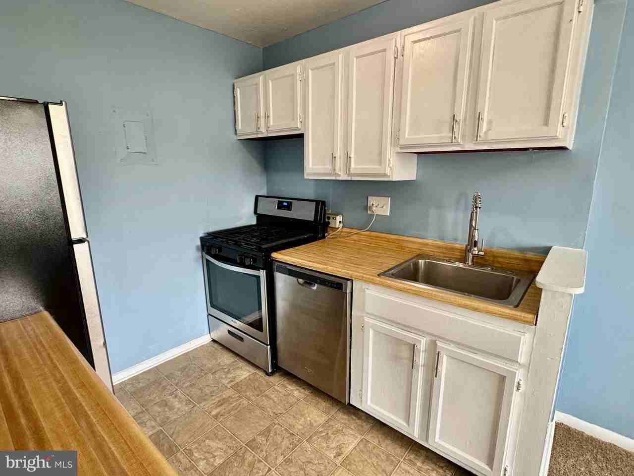 5444 85th Ave #201 - Photo 7 of 19