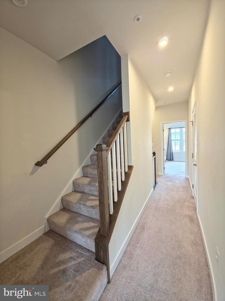 8304 Greenbelt Station Pkwy - Photo 3 of 27