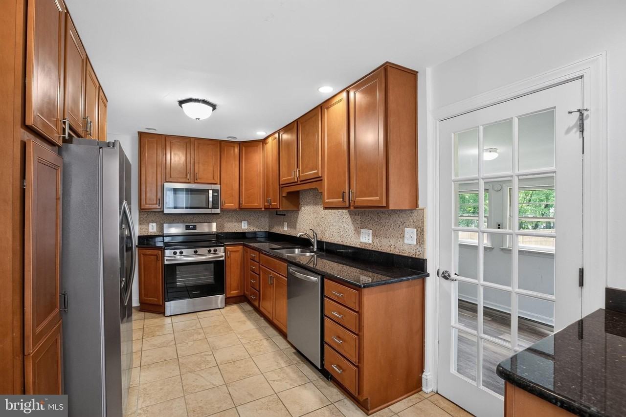 14925 Schall Rd - Photo 2 of 17