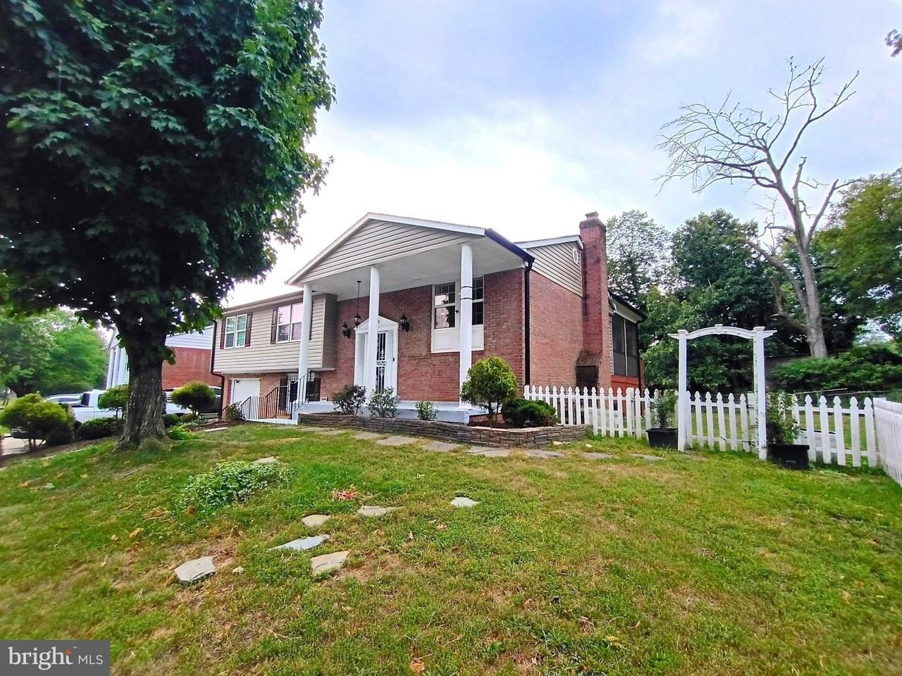8705 Loughran Rd - Photo 2 of 25