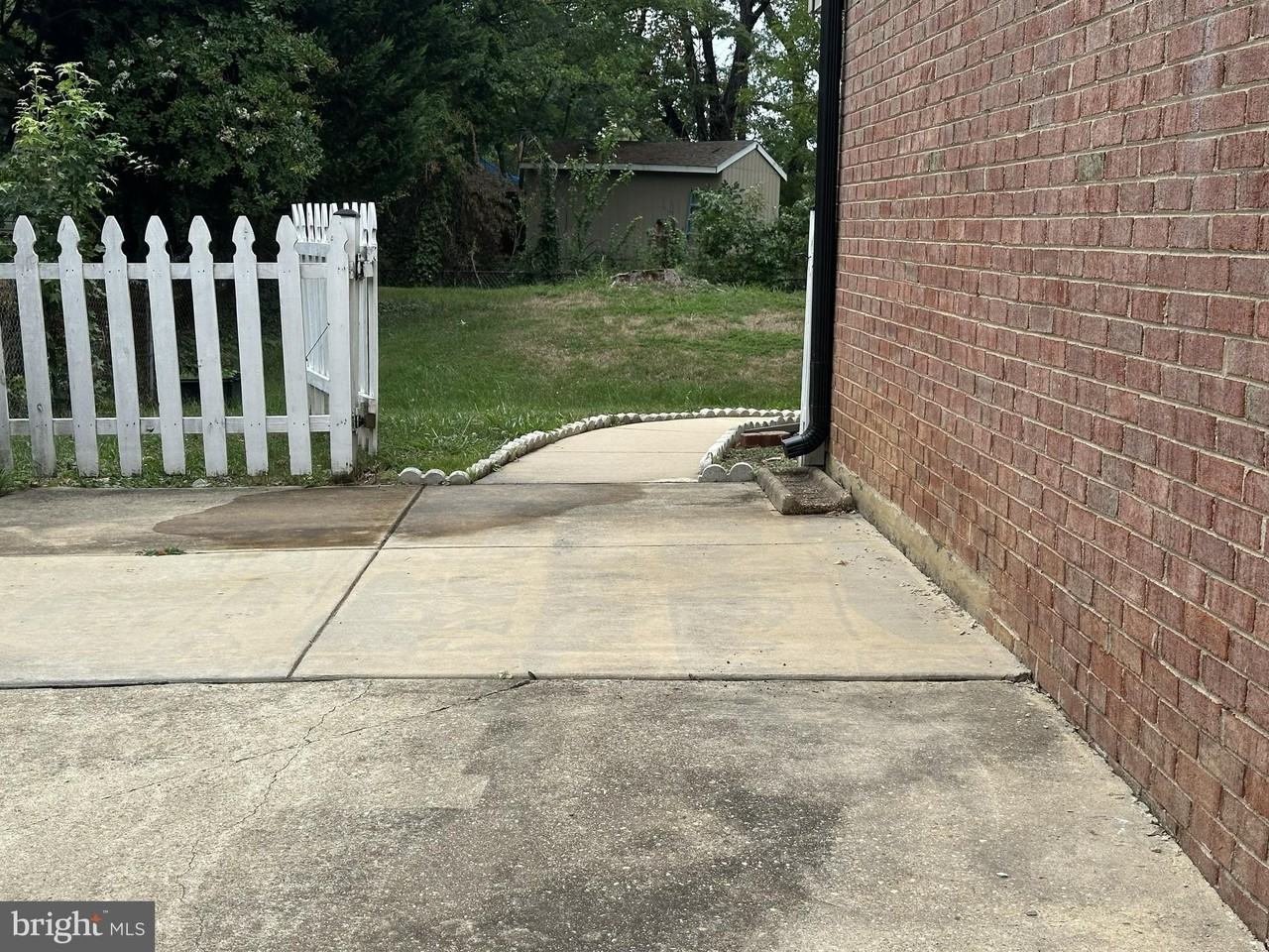 8705 Loughran Rd - Photo 3 of 25