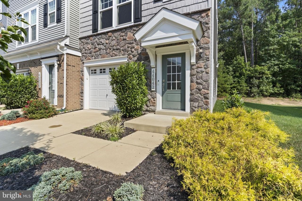 44042 Eucalyptus Way - Photo 3 of 30