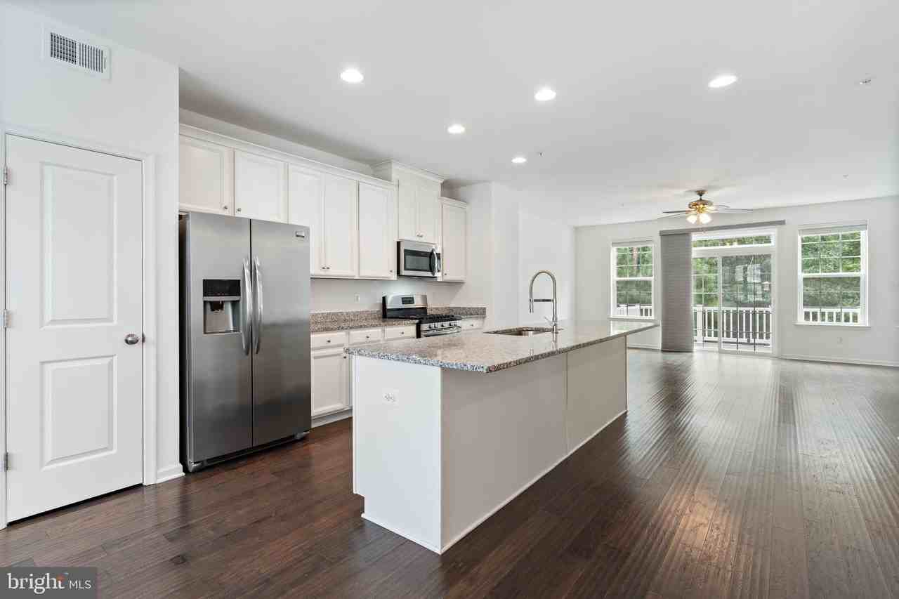 23048 Mountain Laurel Ln - Photo 6 of 32