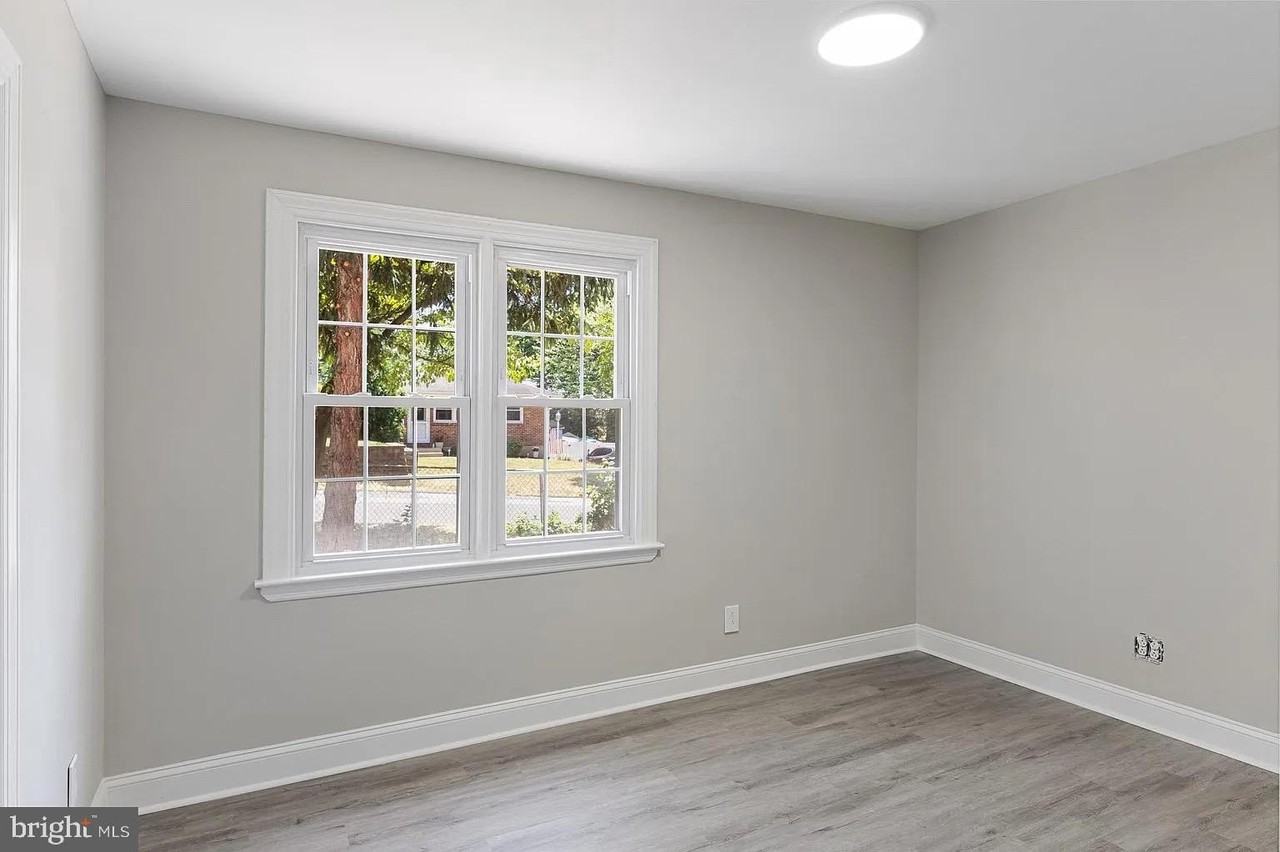 217 Chestnut St - Photo 4 of 11