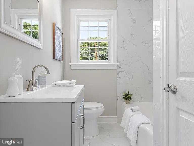 217 Chestnut St - Photo 7 of 11