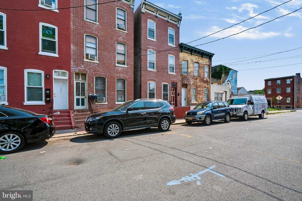 309 Academy St - Photo 2 of 37