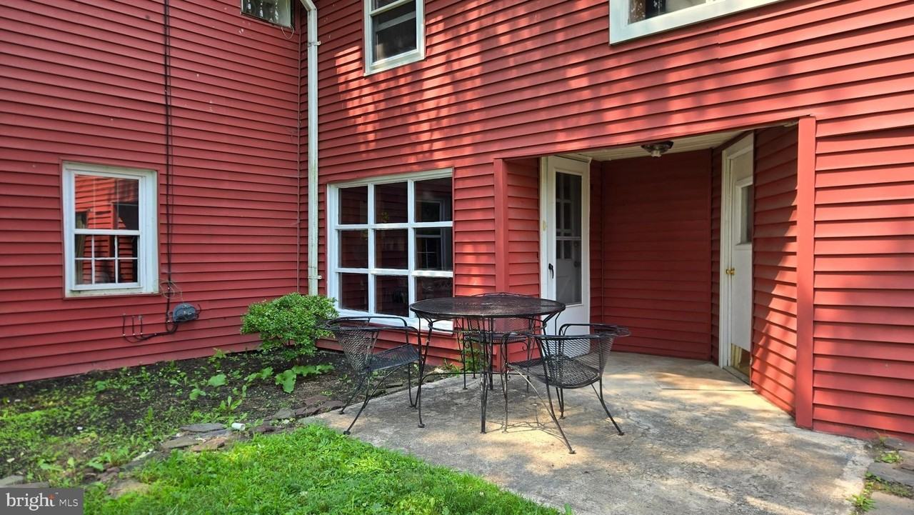 253 E Dark Hollow Rd #1 - Photo 3 of 31