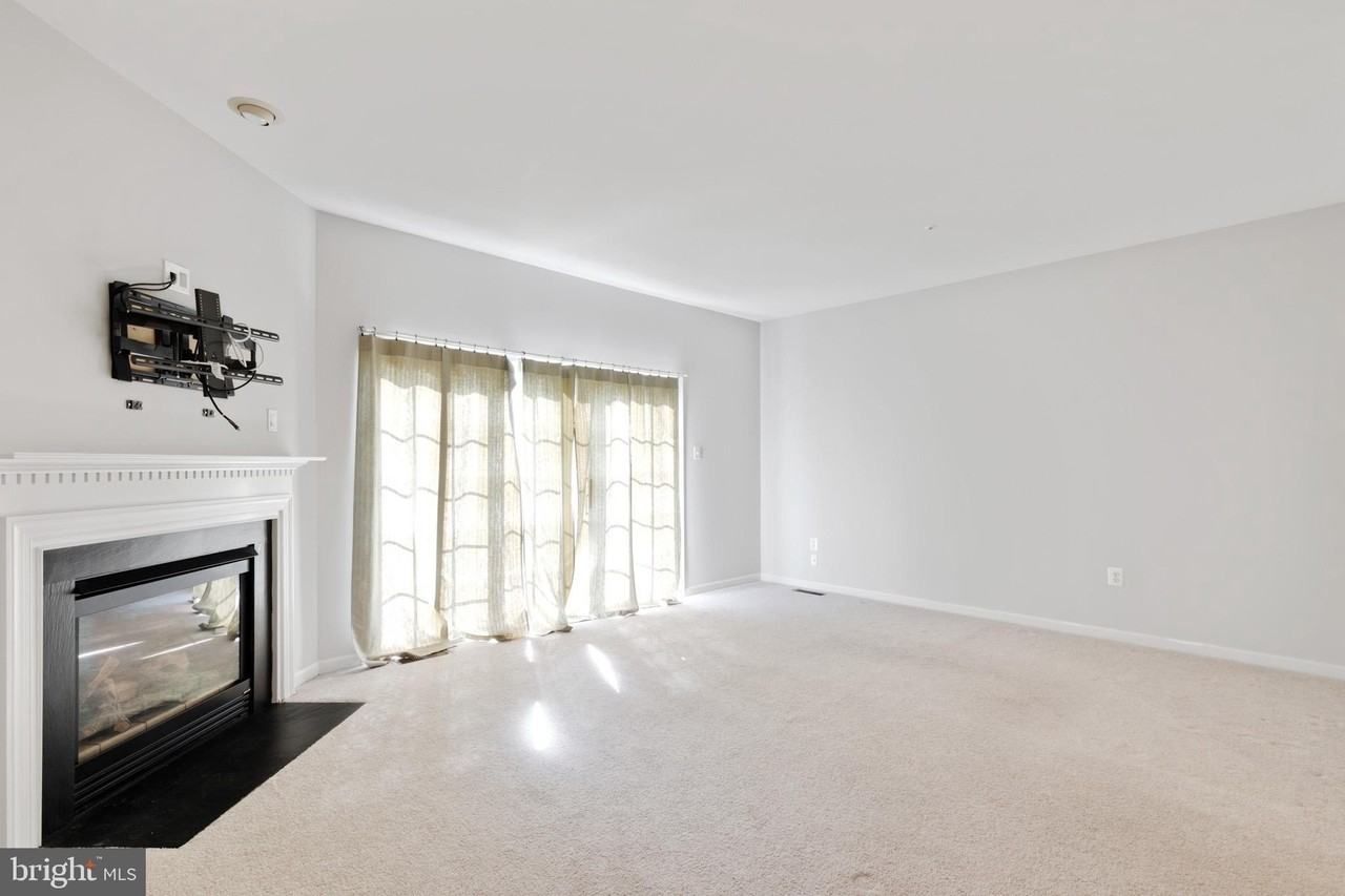 237 Jefferson Ave - Photo 4 of 29
