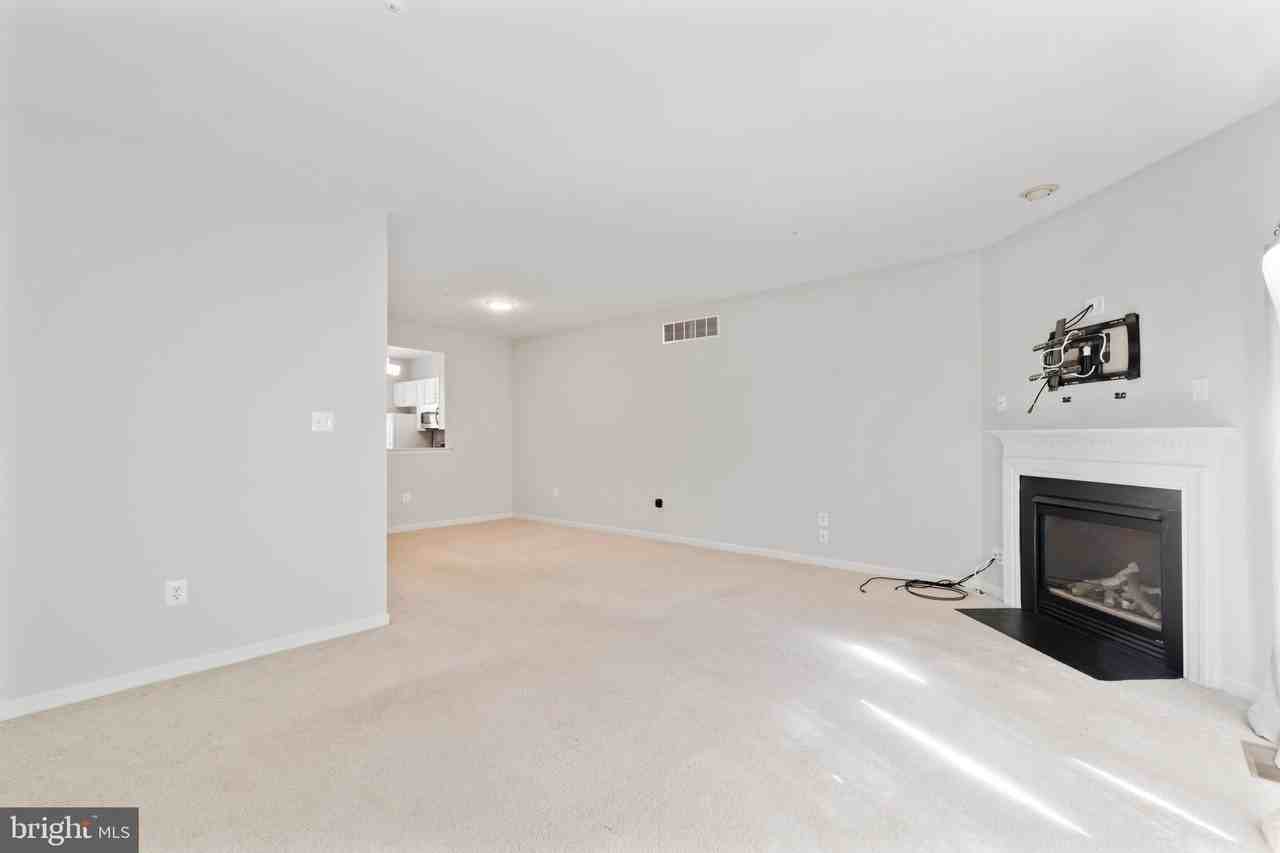 237 Jefferson Ave - Photo 5 of 29