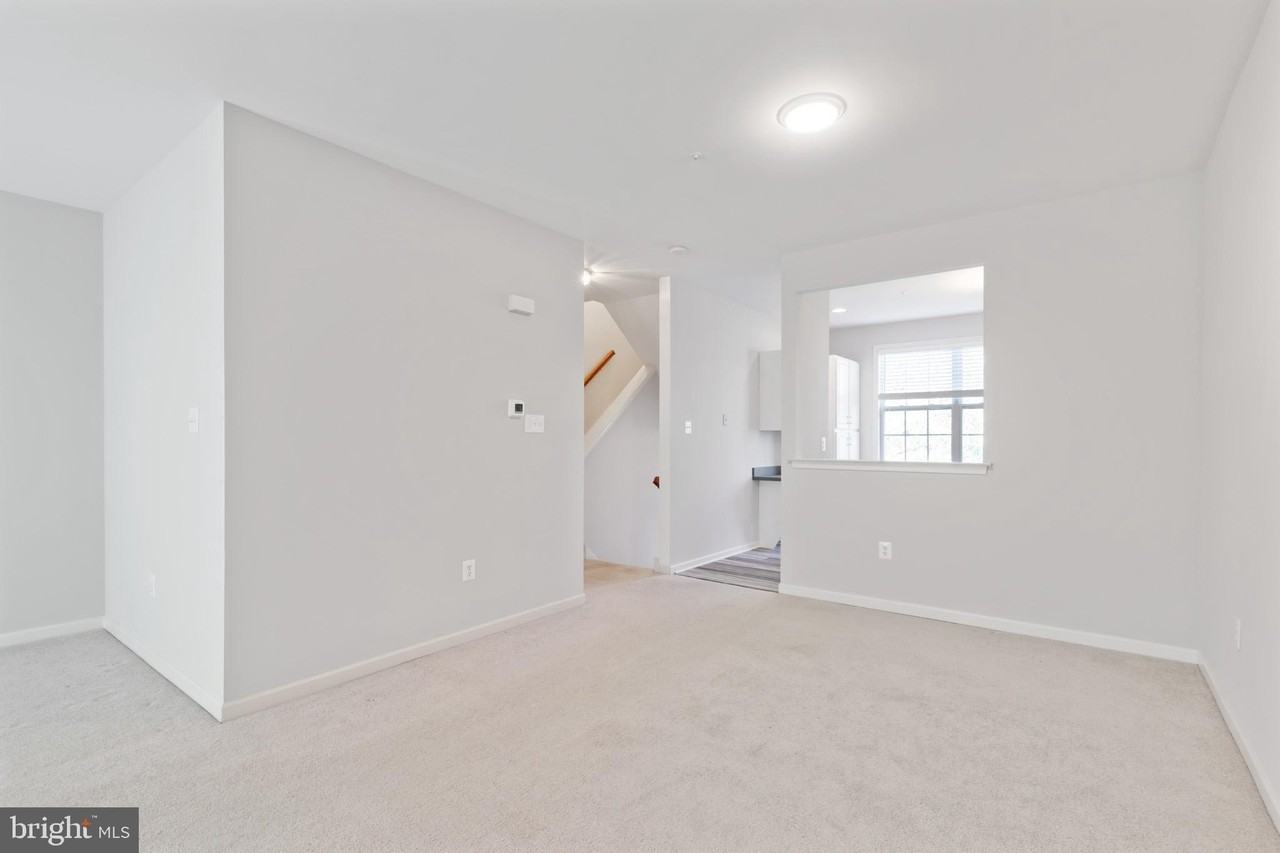 237 Jefferson Ave - Photo 6 of 29