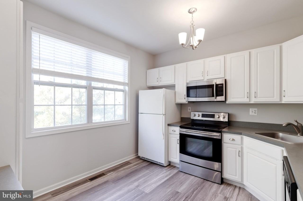 237 Jefferson Ave - Photo 7 of 29