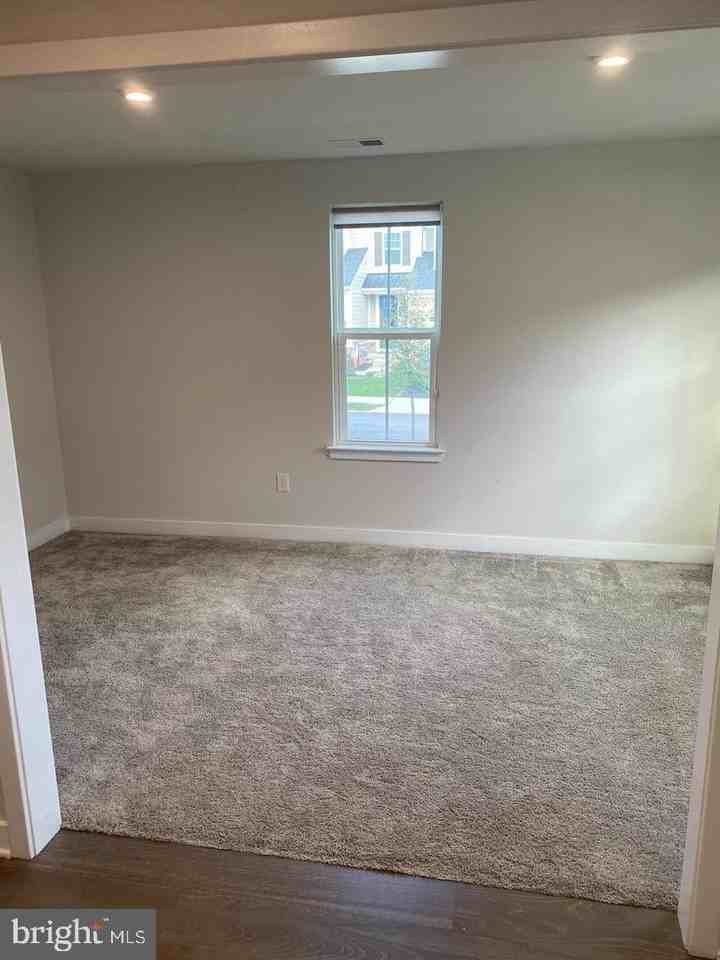619 Holywell Dr - Photo 3 of 15