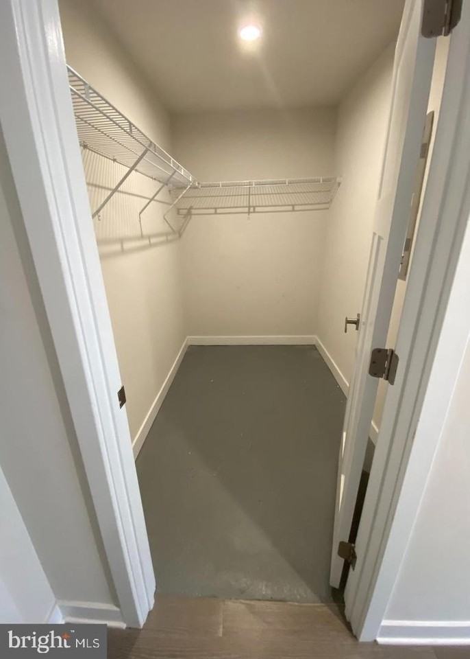 619 Holywell Dr - Photo 4 of 15