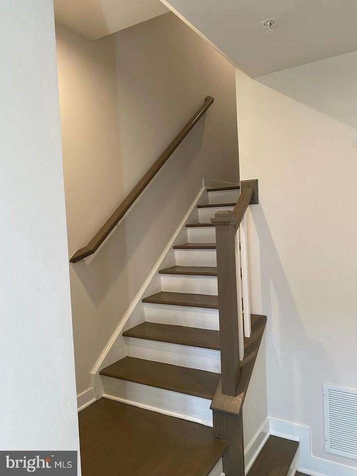 619 Holywell Dr - Photo 5 of 15